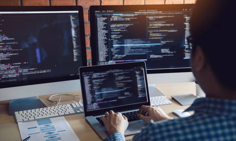 数据科学选型:R与Python如何赋能开化县网站建设?